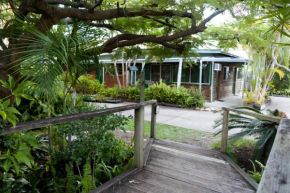 Отель Woolshed Eco Lodge  Херви Бей